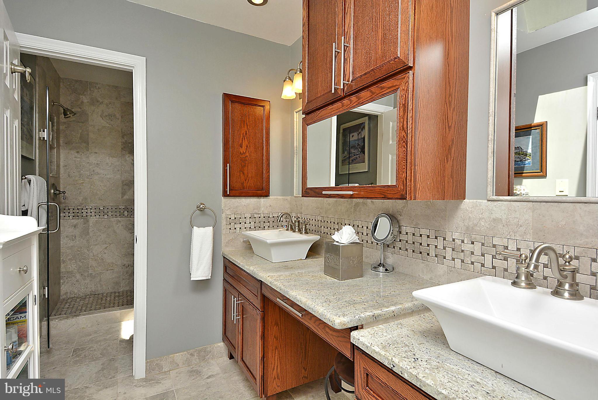 931 Welham Green Road Great Falls, VA 22066 - Photo 16 of 30 Bath (Master)