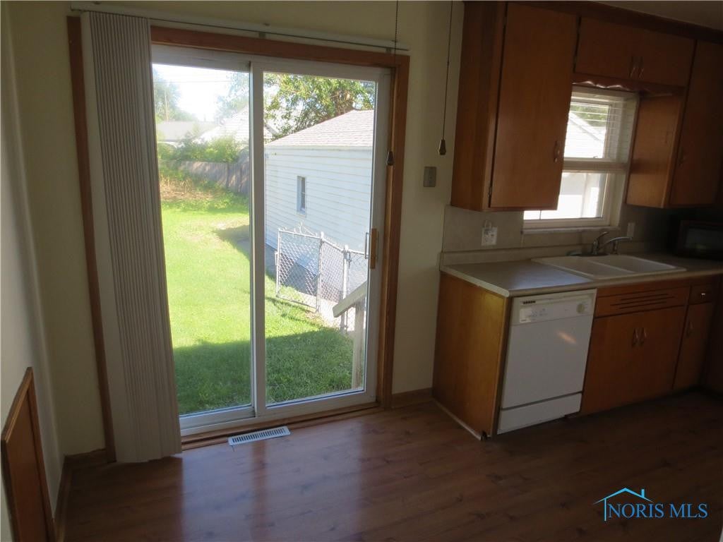 2271 Brown Road Oregon, OH 43616 - Photo 9 of 23 Gallery Image 9