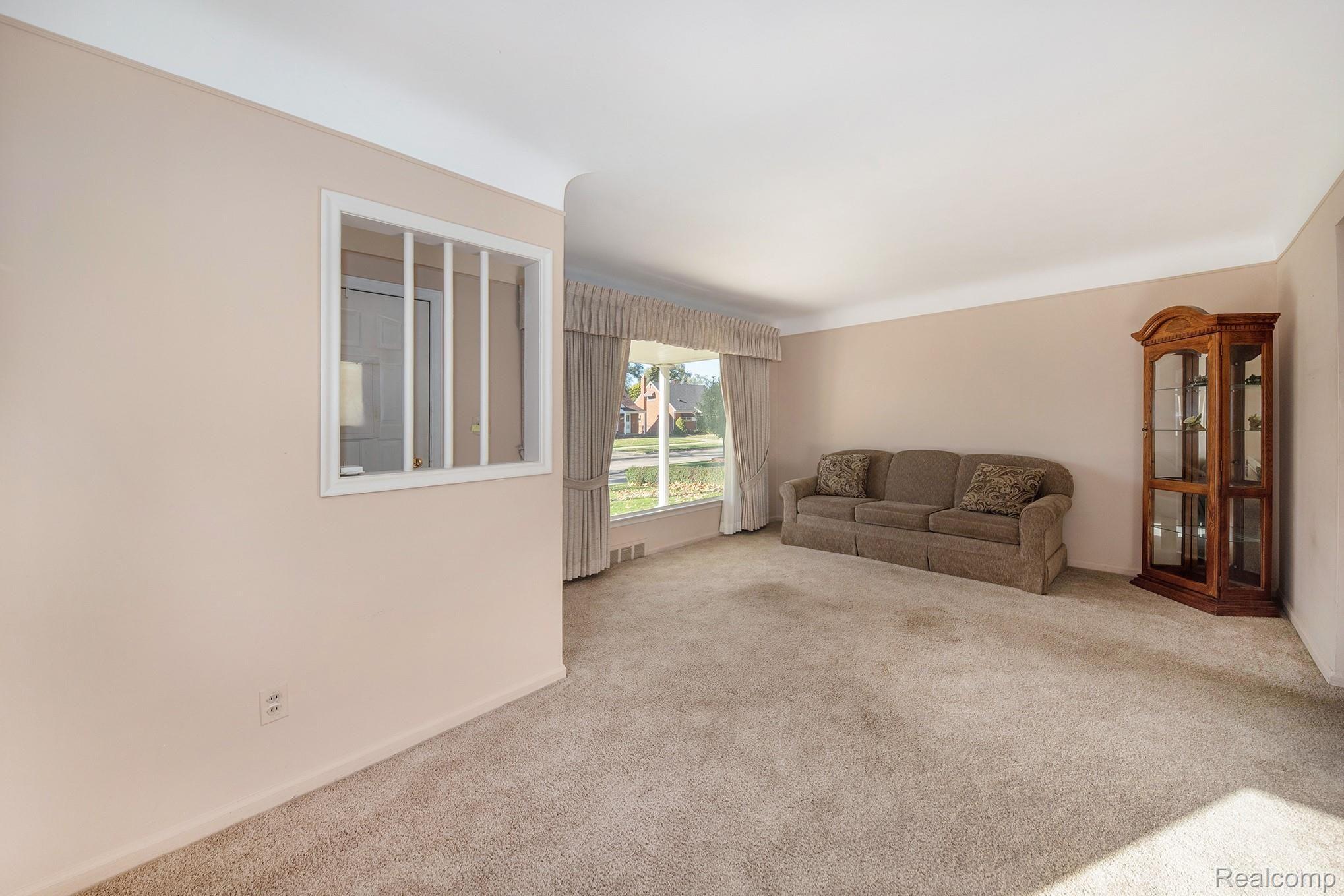 7615 Harding Street Taylor, MI 48180 - Photo 4 of 20 2S4A2694.jpg
