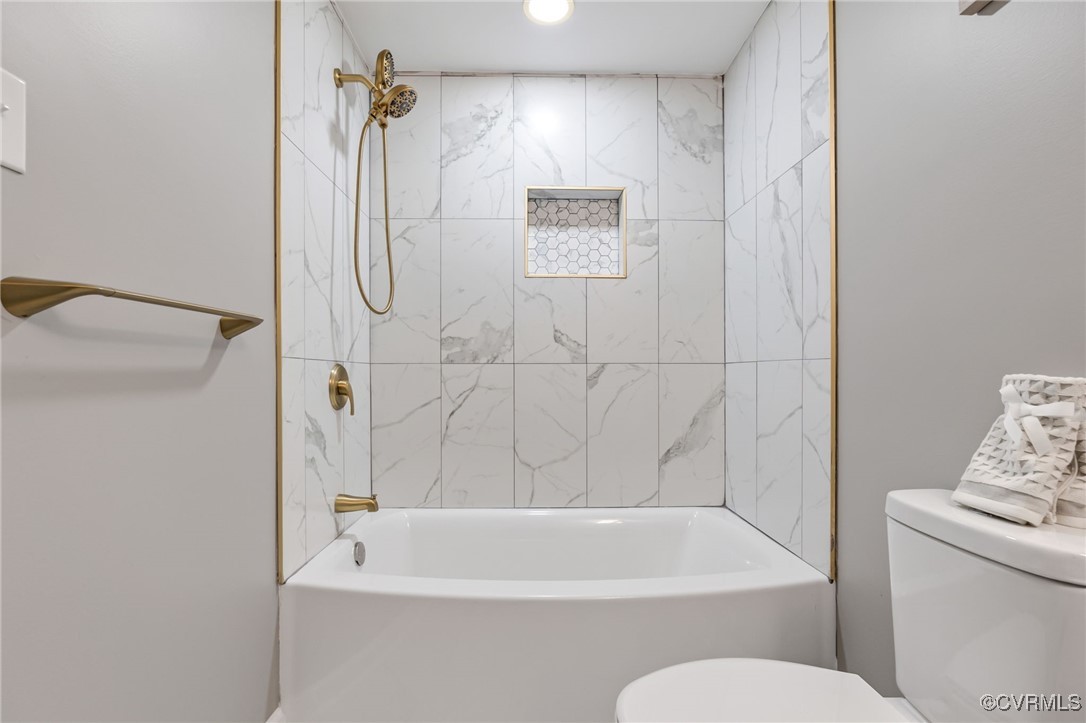 9531 Reams Road Chesterfield, VA 23236 - Photo 28 of 34 a bathroom with a bathtub and a toilet
