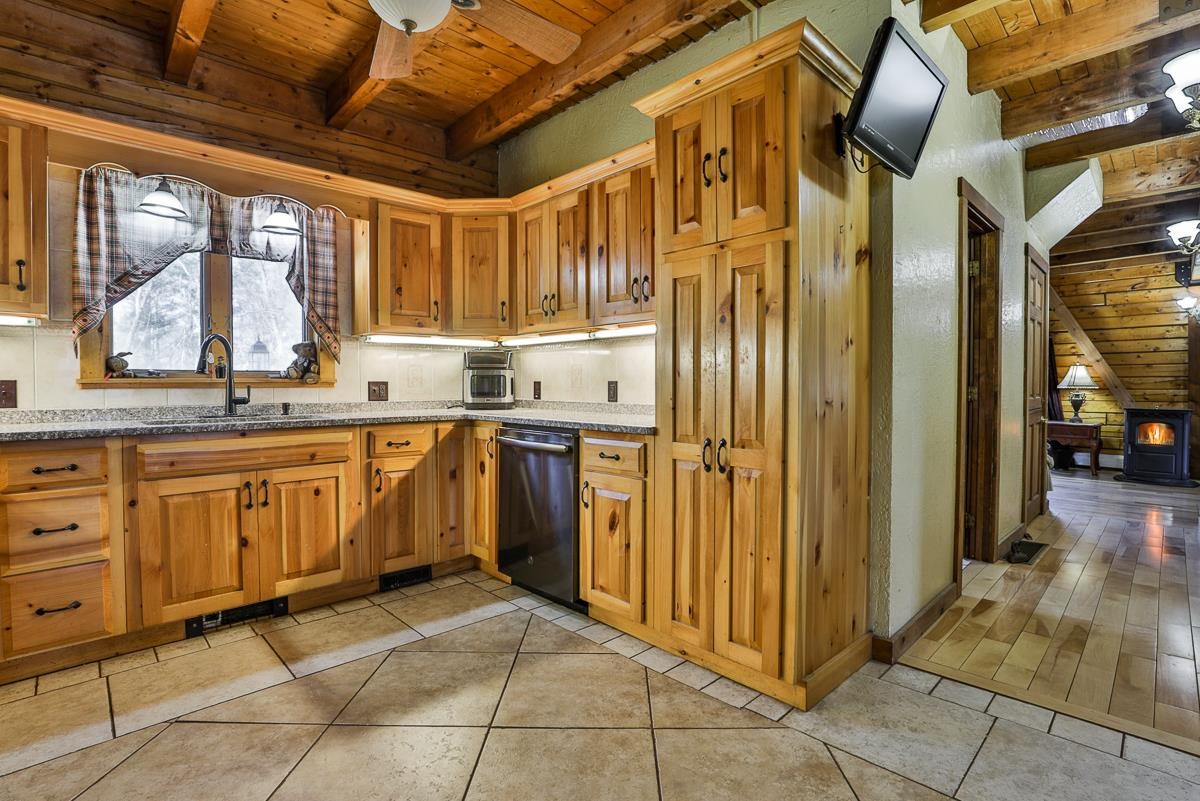 7 Campbell Road Pelham, NH 03076 - Photo 14 of 40 Gallery Image 14