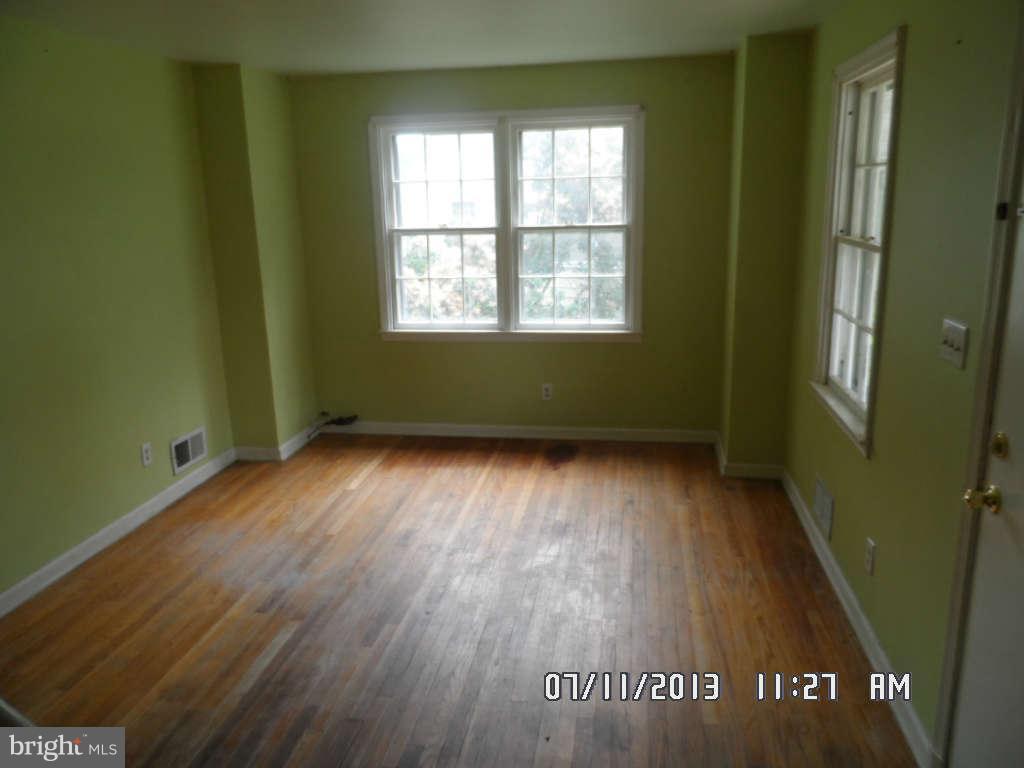 1820 Wendover Road Baltimore, MD 21234 - Photo 4 of 7 Living Room