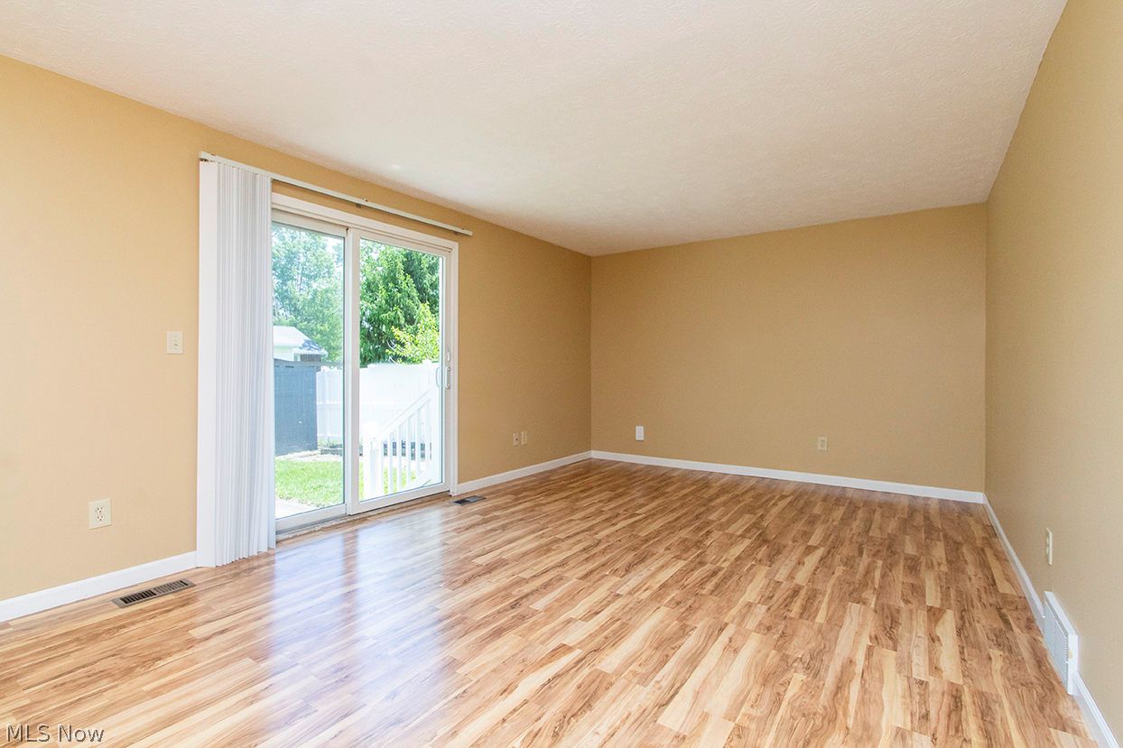 816 Wadsworth Road, Unit A7 Medina, OH 44256 - Photo 11 of 29 Living Room