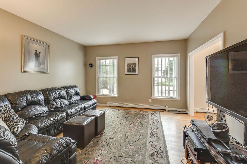 17 Gallant Road Peabody, MA 01960 - Photo 8 of 30 Gallery Image 8