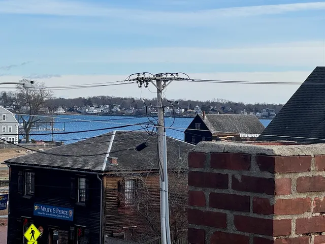 $2,695 | 206 Derby Street, Unit 2R, Salem, MA 01970