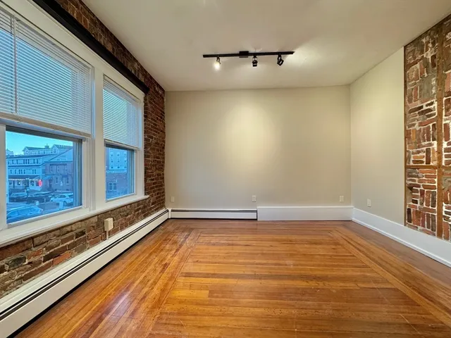 $2,695 | 206 Derby Street, Unit 2R, Salem, MA 01970