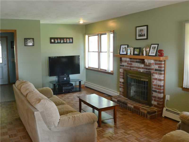 564 Billings Road Hermon, ME 04401 - Photo 8 of 24 Living Room. Just off the kitchen...