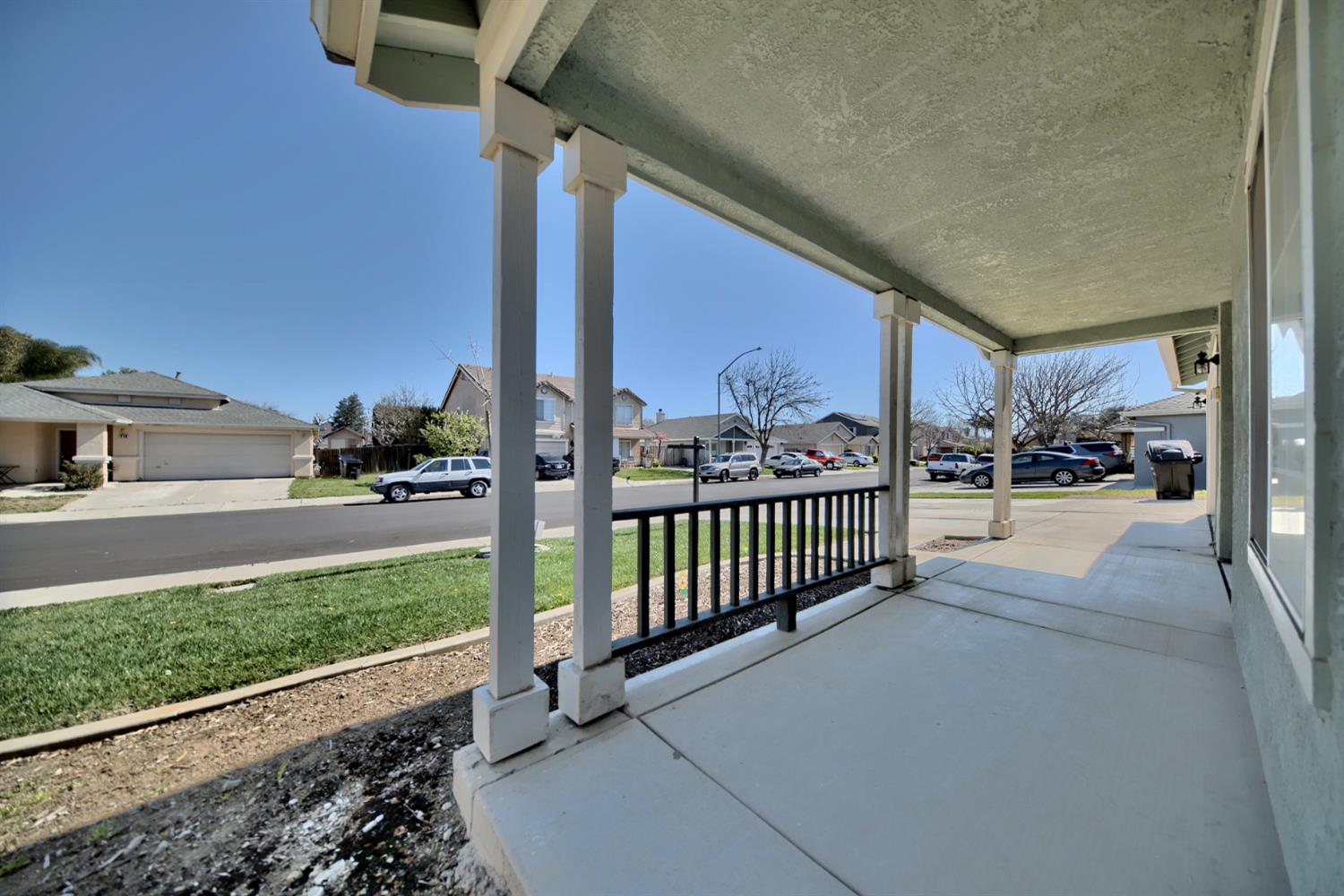 433 Sanderling Drive Patterson, CA 95363 - Photo 4 of 55