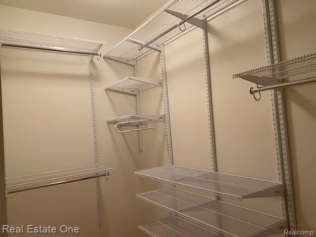 2193 Lagoon Drive Rochester Hills, MI 48309 - Photo 21 of 24