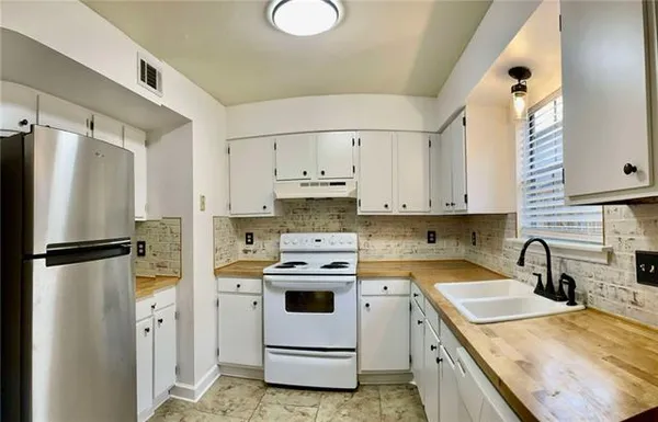 $130,000 | 717 Heavens Drive, Unit 3, Mandeville, LA 70471