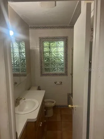 $3,200 | 16406 Lake Byrd Drive, Tampa, FL 33618