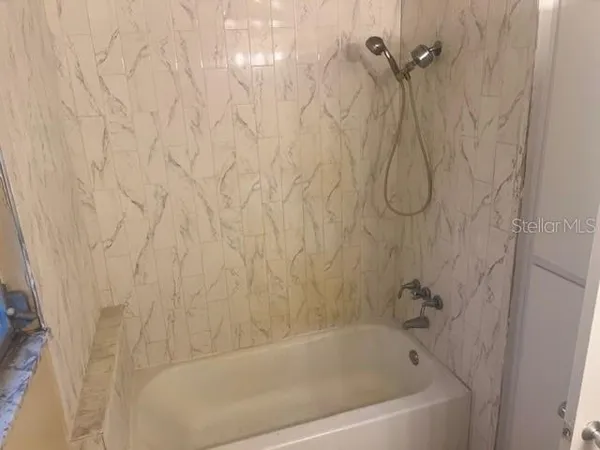 $3,200 | 16406 Lake Byrd Drive, Tampa, FL 33618