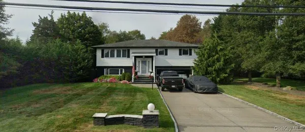 $2,300 | 804 Hampshire Road, Bay Shore, NY 11706