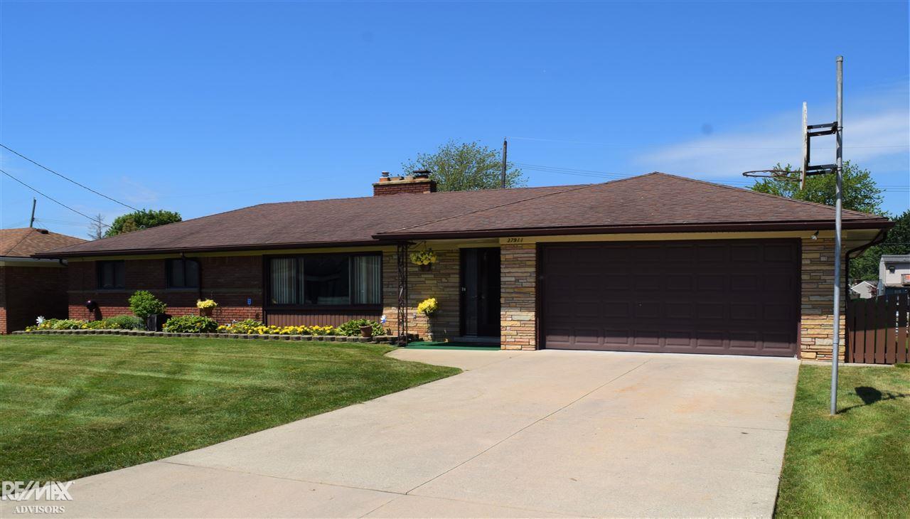37911 Pointe Rosa Street Harrison Township, MI 48045 - Photo 3 of 47 50014847-2.JPG