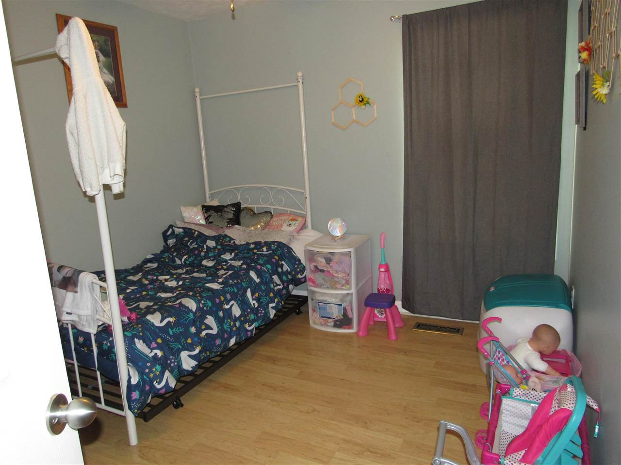 988 Franklin Store Road Lexington, TN 38351 - Photo 10 of 19 a bedroom with bed and a window