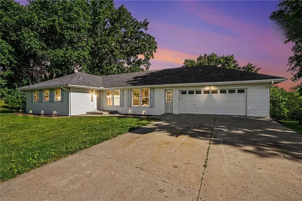 $575,000 | 1500 Ridgeview Road, Liberty, MO 64068