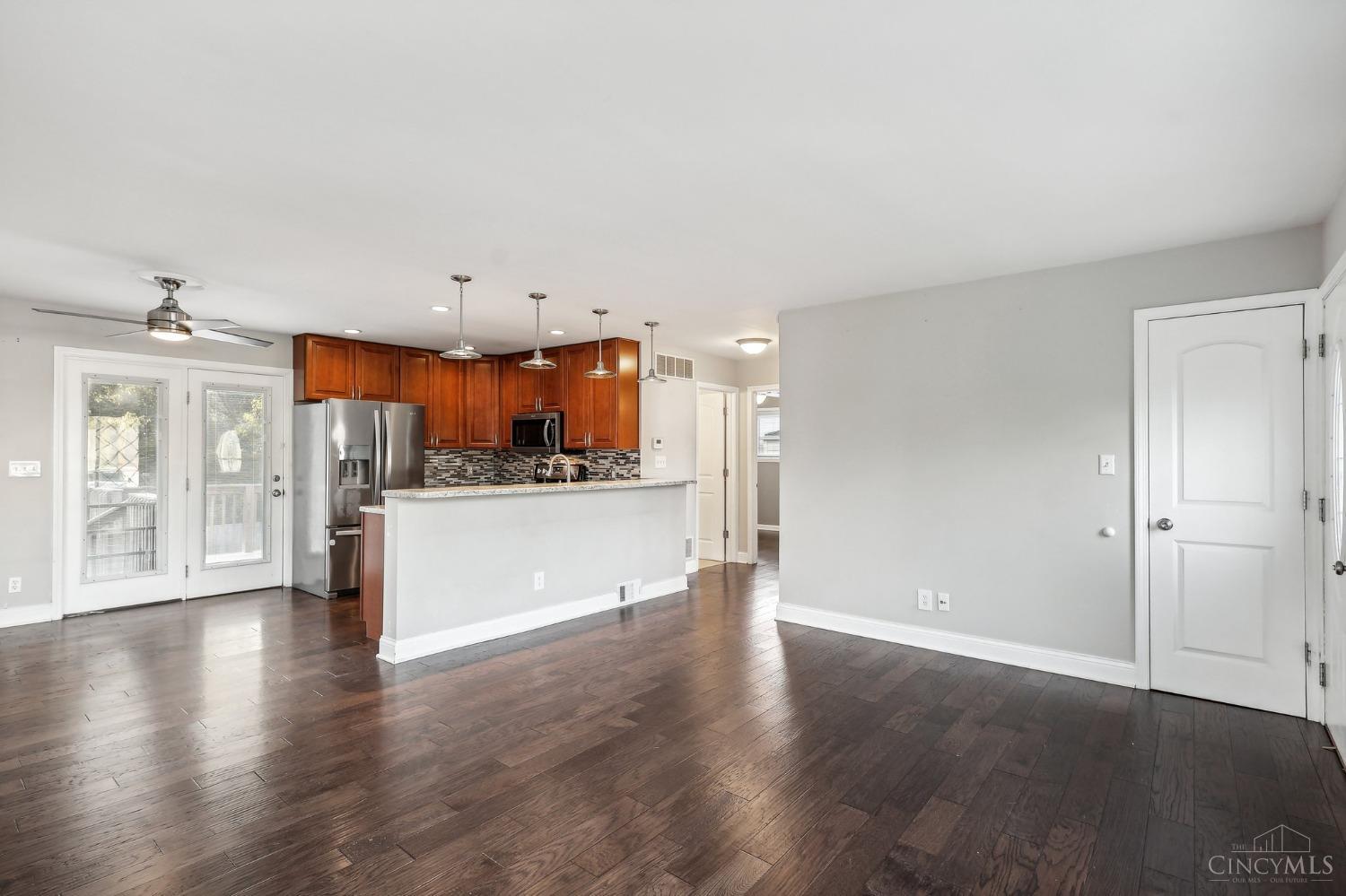 3935 Ebenezer Road Cincinnati, OH 45248 - Photo 5 of 29