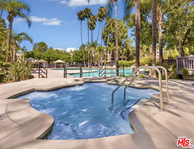 $2,499 | 5530 Owensmouth Avenue, Unit 223, Woodland Hills, CA 91367