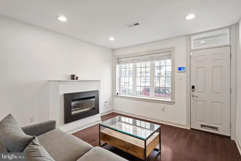 $3,750 | 710 Clymer Street, Philadelphia, PA 19147