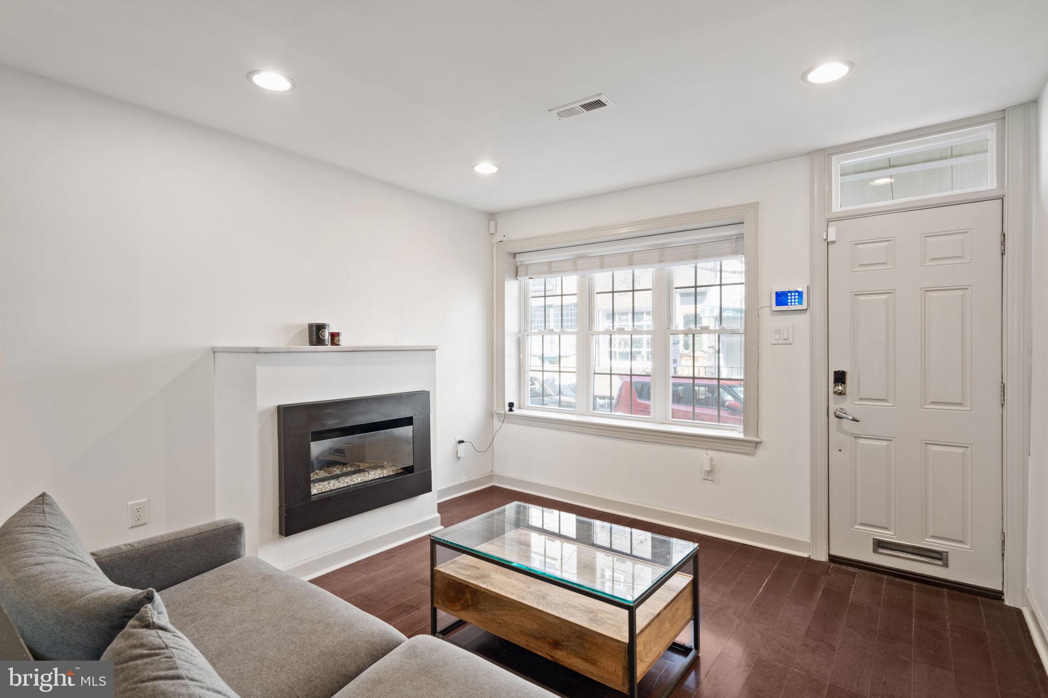 710 Clymer Street Philadelphia, PA 19147 - Photo 2 of 33