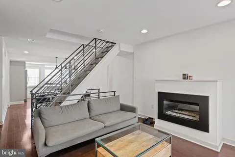 $3,750 | 710 Clymer Street, Philadelphia, PA 19147