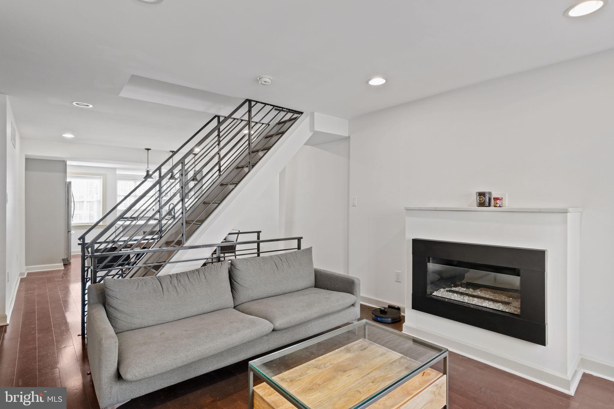 710 Clymer Street Philadelphia, PA 19147 - Photo 3 of 33