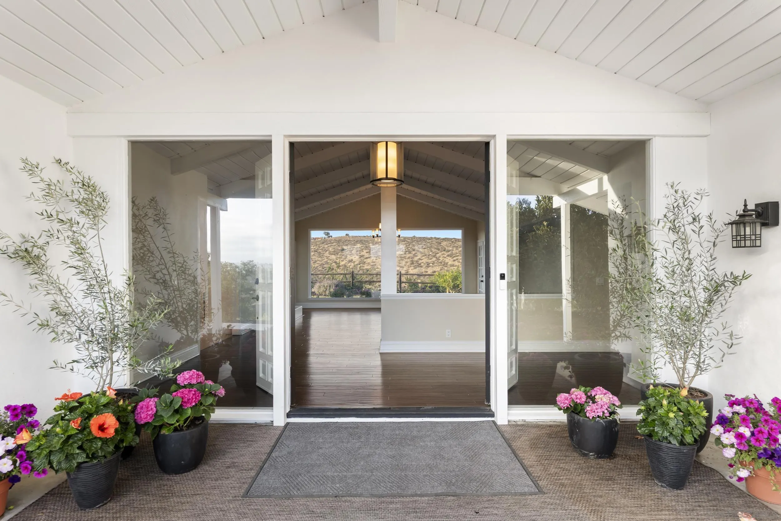16551 Zumaque Street Rancho Santa Fe, CA 92067 - Photo 2 of 58 Entry