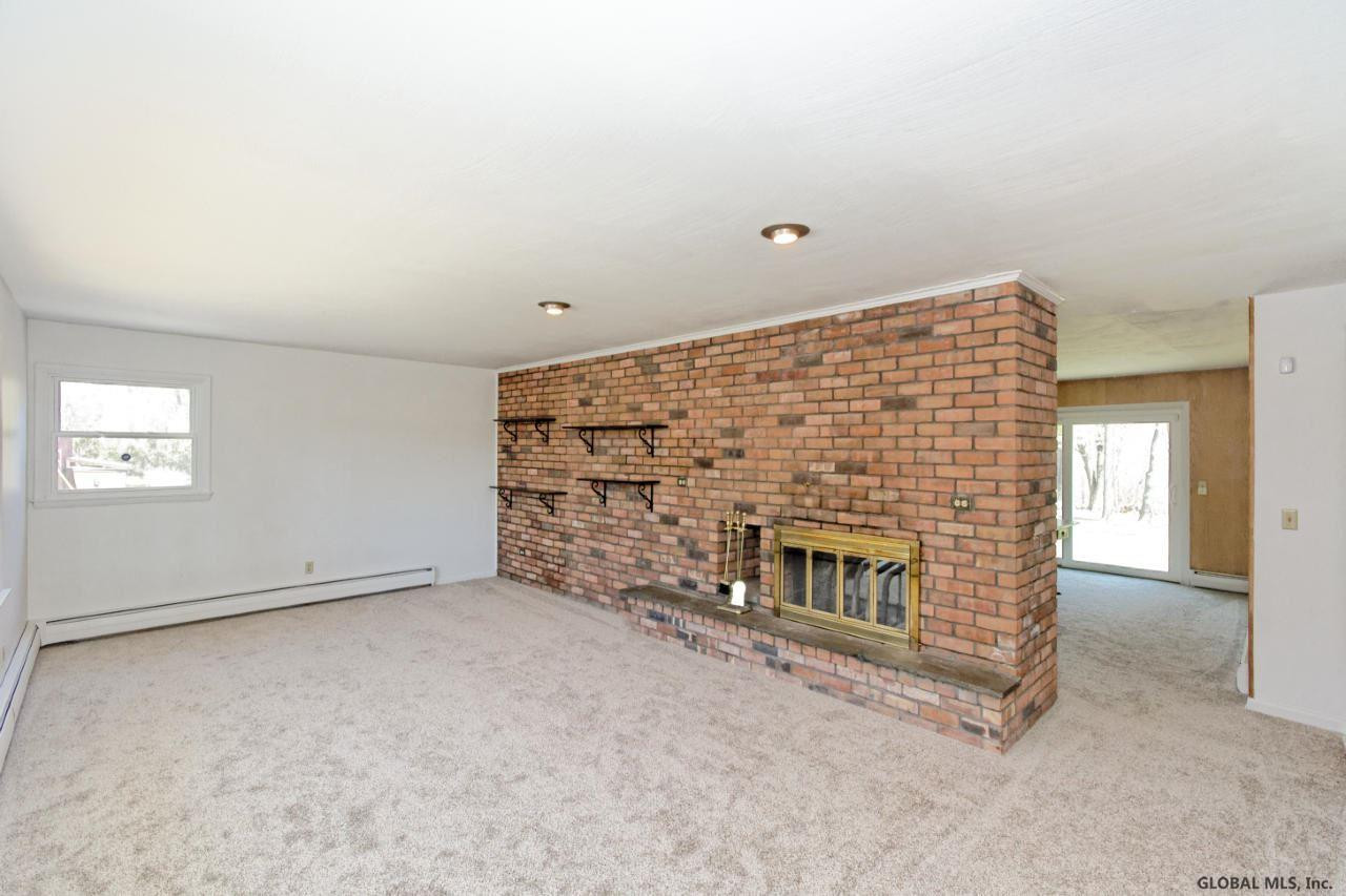 257 Bullock Road Slingerlands, NY 12159 - Photo 3 of 26 Photo 3
