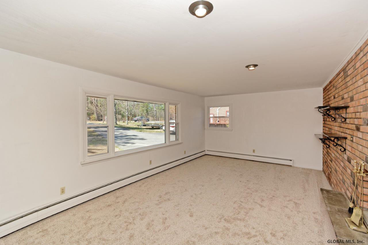 257 Bullock Road Slingerlands, NY 12159 - Photo 6 of 26 Photo 6