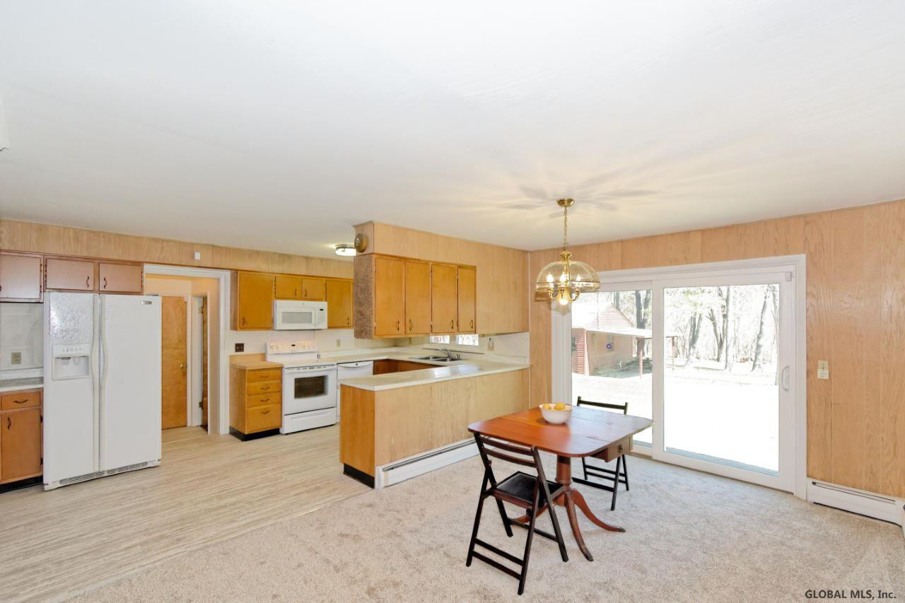 257 Bullock Road Slingerlands, NY 12159 - Photo 7 of 26 Photo 7
