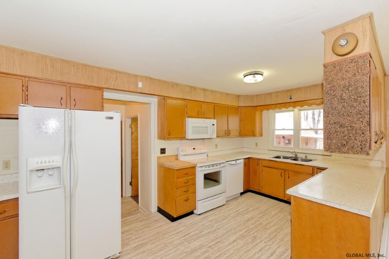 257 Bullock Road Slingerlands, NY 12159 - Photo 9 of 26 Photo 9