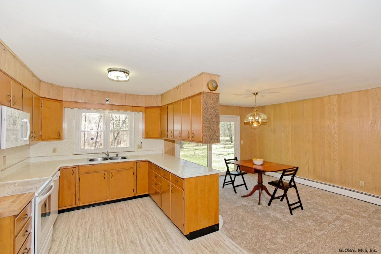 257 Bullock Road Slingerlands, NY 12159 - Photo 10 of 26 Photo 10
