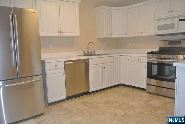 490 Green Mountain Road Mahwah, NJ 07430 - Photo 2 of 20 Gallery Image 2
