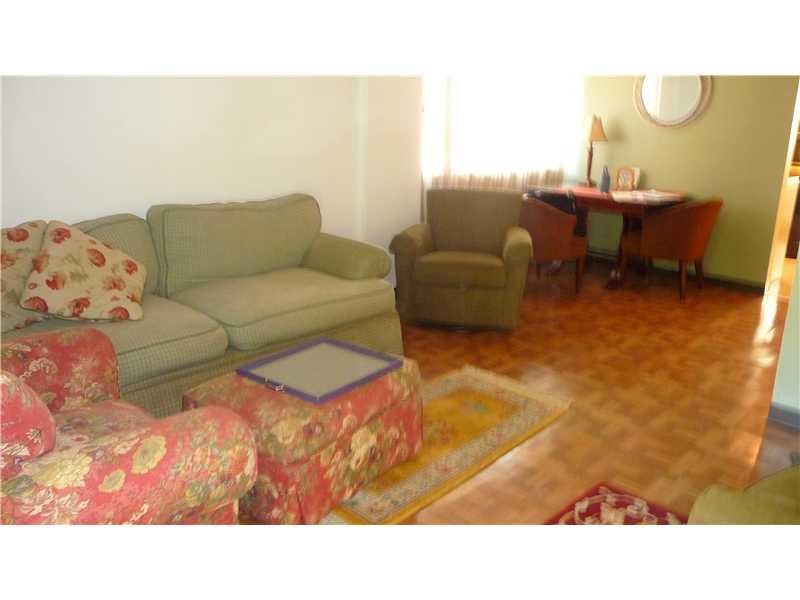 9 Riverside Court Blawnox, PA 15238 - Photo 6 of 20 Living Room. Opposite view of living room as viewed front door