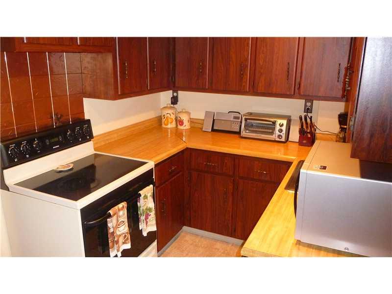 9 Riverside Court Blawnox, PA 15238 - Photo 8 of 20 Kitchen. Kitchen is in nice shape ad very functional