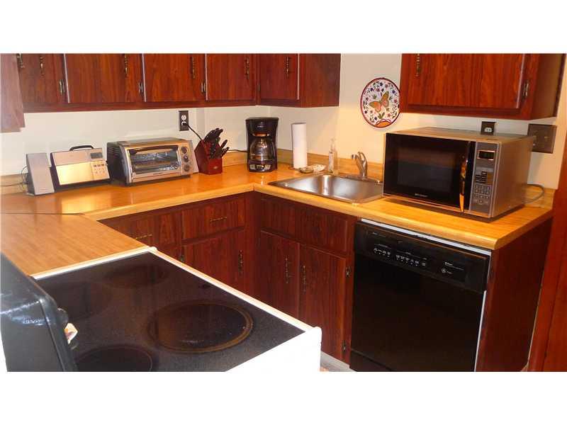 9 Riverside Court Blawnox, PA 15238 - Photo 9 of 20 Kitchen. Opposite view of the kitchen