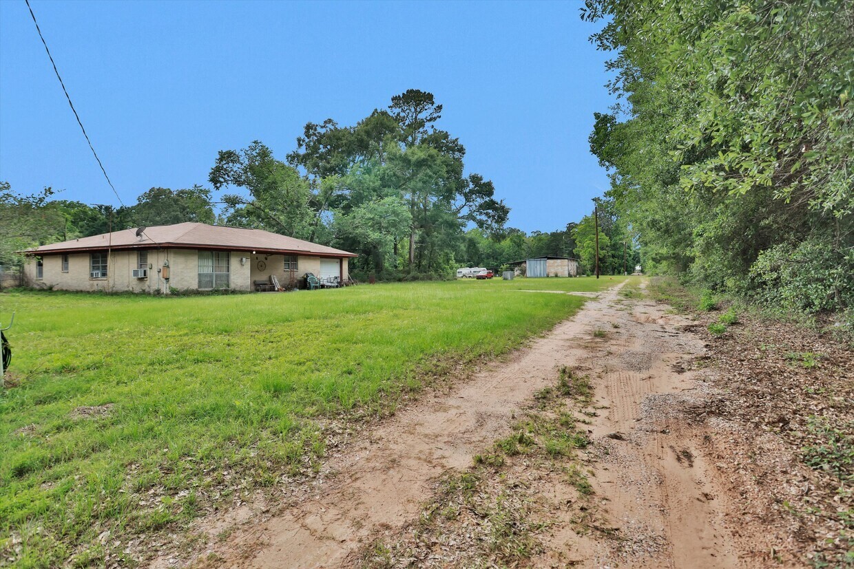 15635 Hwy 105 Road Conroe, TX 77306 - Photo 18 of 22