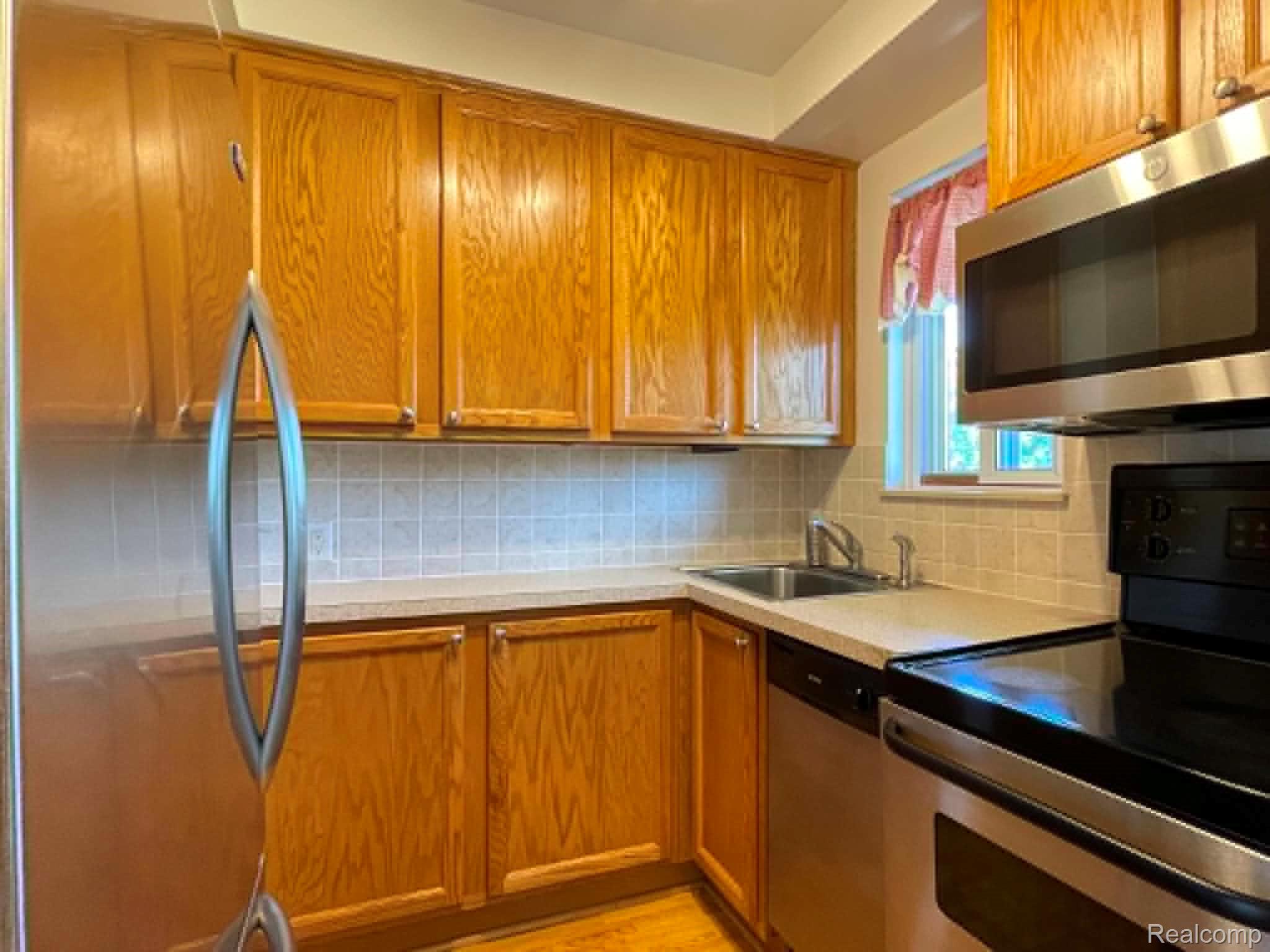 26965 Milford Road, Unit 37 New Hudson, MI 48165 - Photo 4 of 15 b7533c26-83d4-4a9f-ab15-309fa343b016.jpg