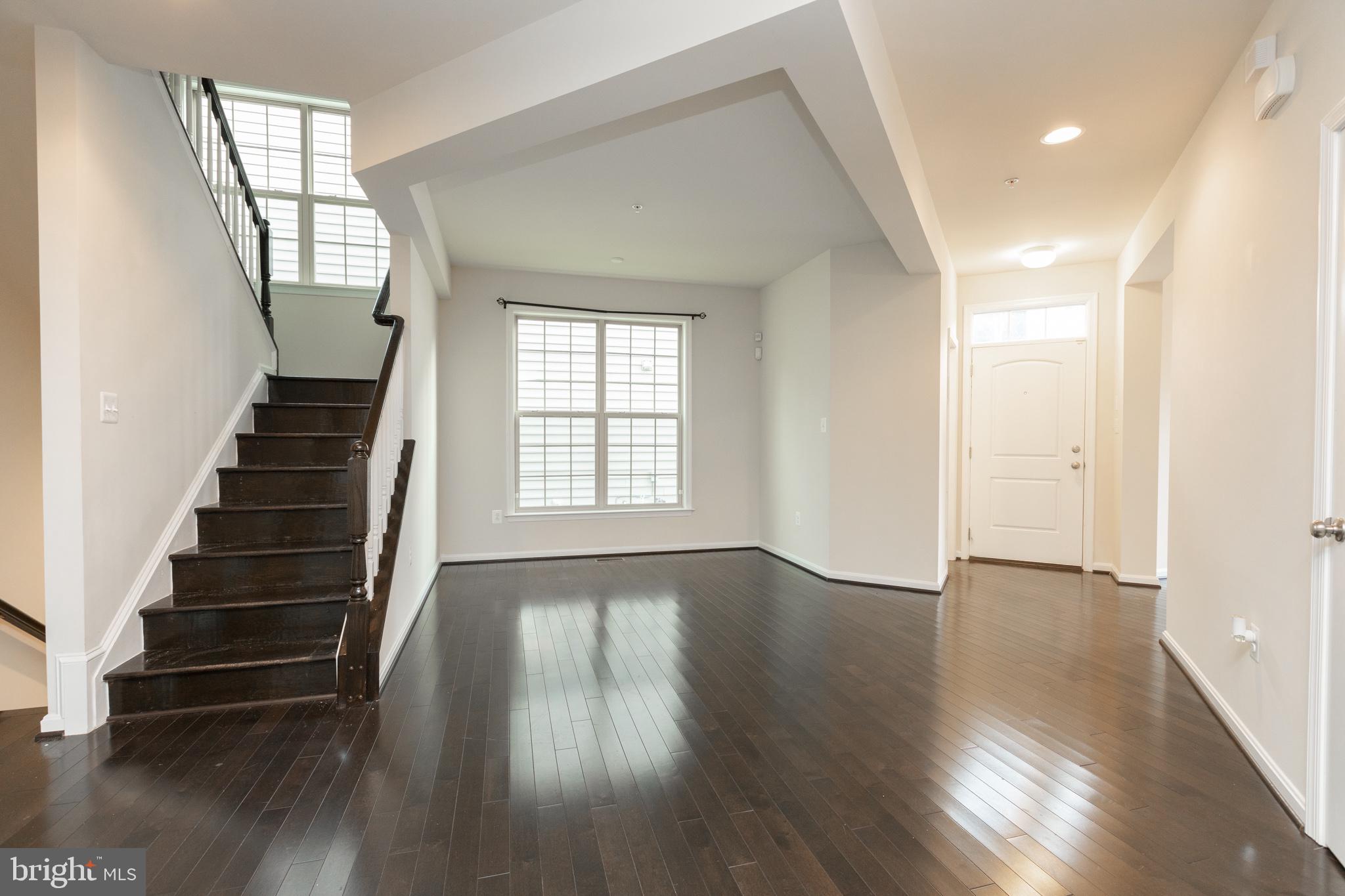 8105 Ridgely Loop Severn, MD 21144 - Photo 4 of 53 Main Foyer