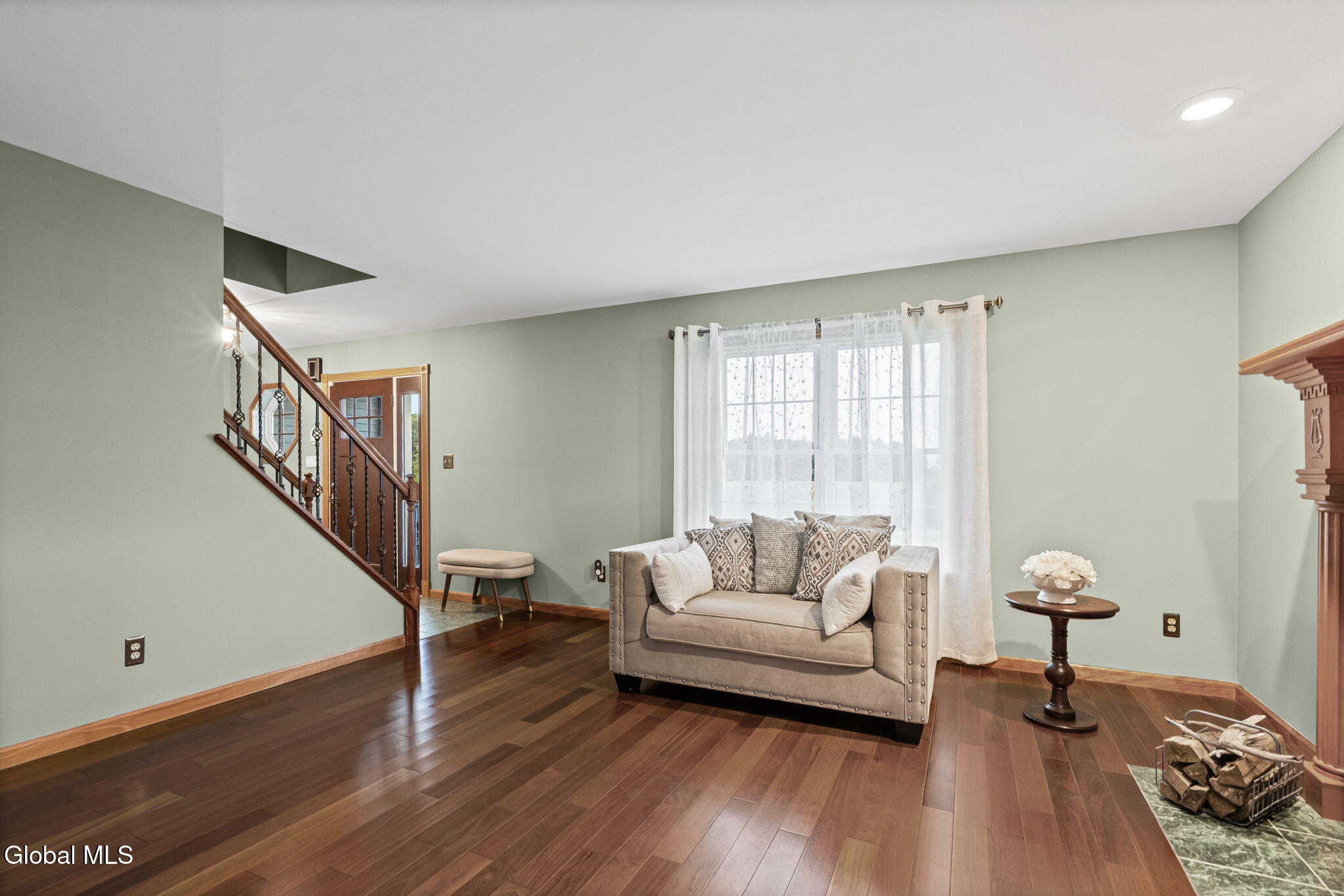 1850 South Old Post Road Castleton-on-Hudson, NY 12033 - Photo 7 of 57 living room
