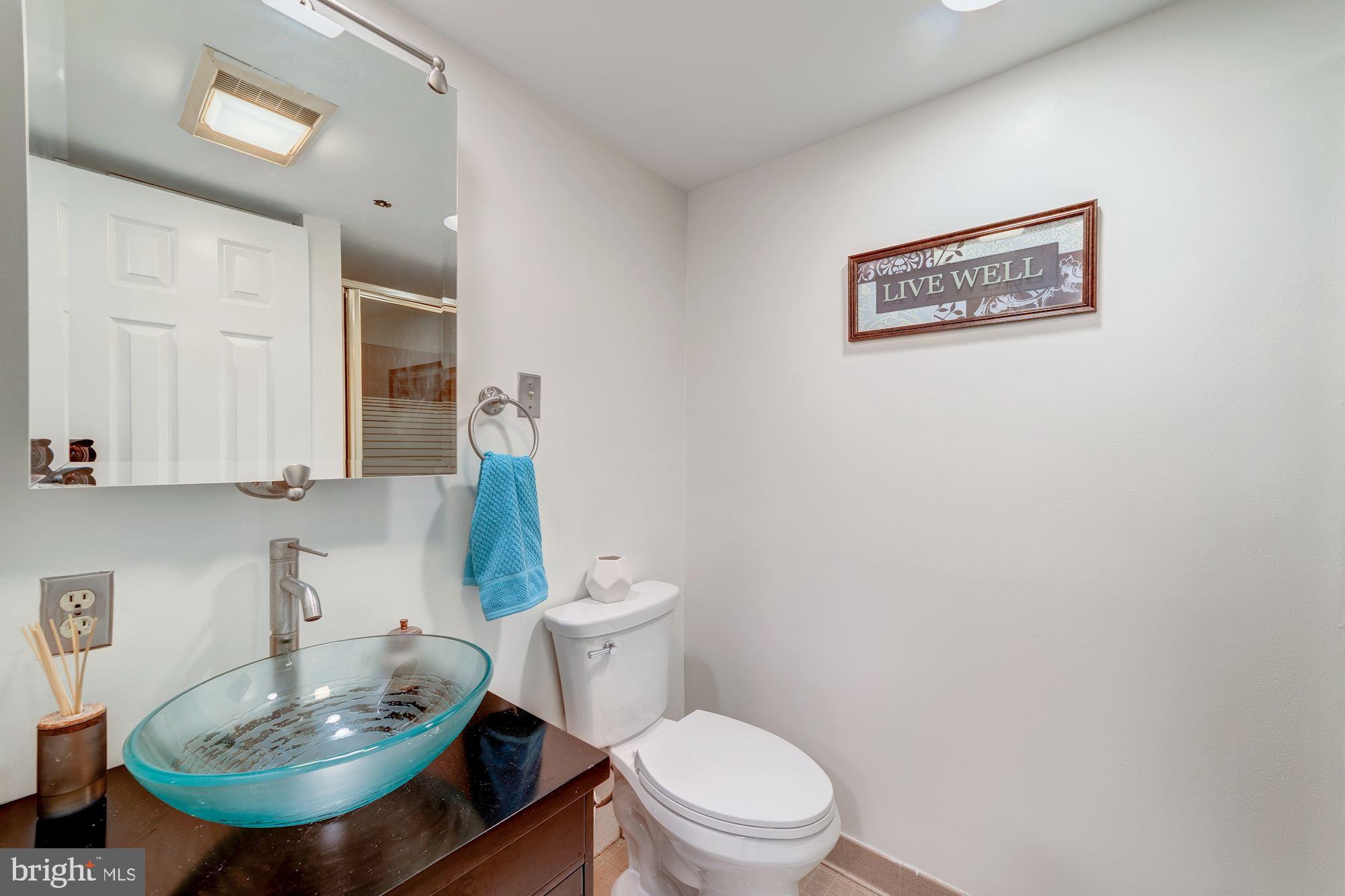 1301 North Courthouse Road, Unit 707 Arlington, VA 22201 - Photo 16 of 22 Guest Bath with Shower