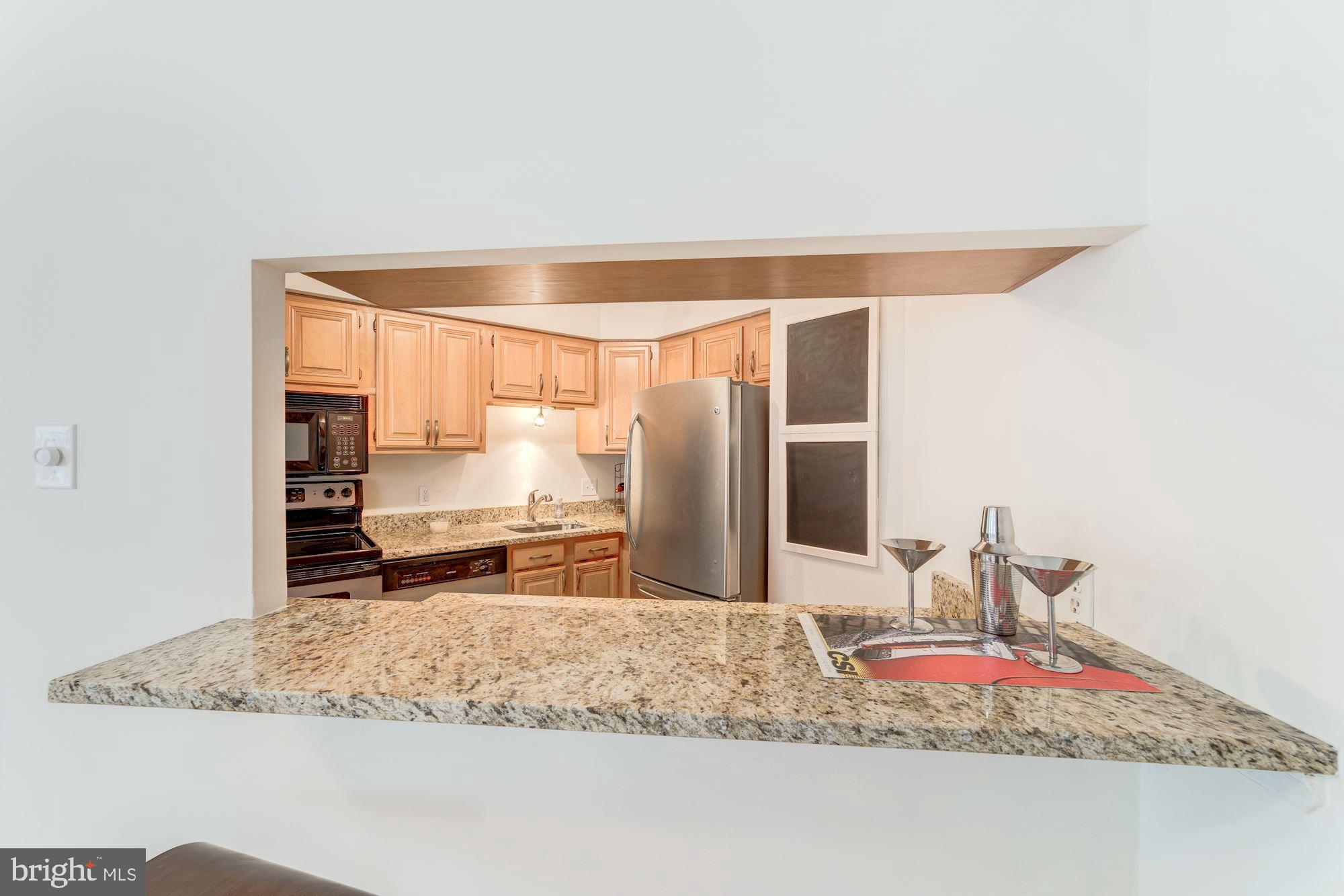 1301 North Courthouse Road, Unit 707 Arlington, VA 22201 - Photo 7 of 22 Bar/ Pass Through