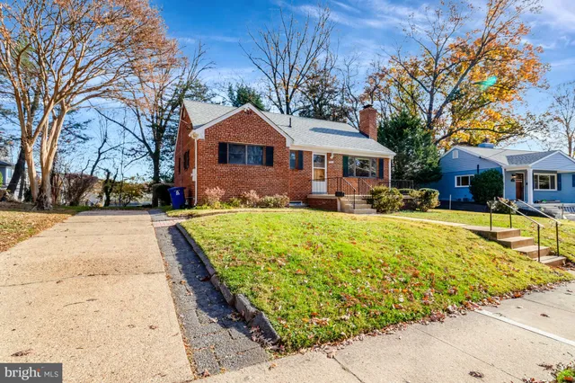 $3,100 | 2717 North Yucatan Street, Arlington, VA 22213