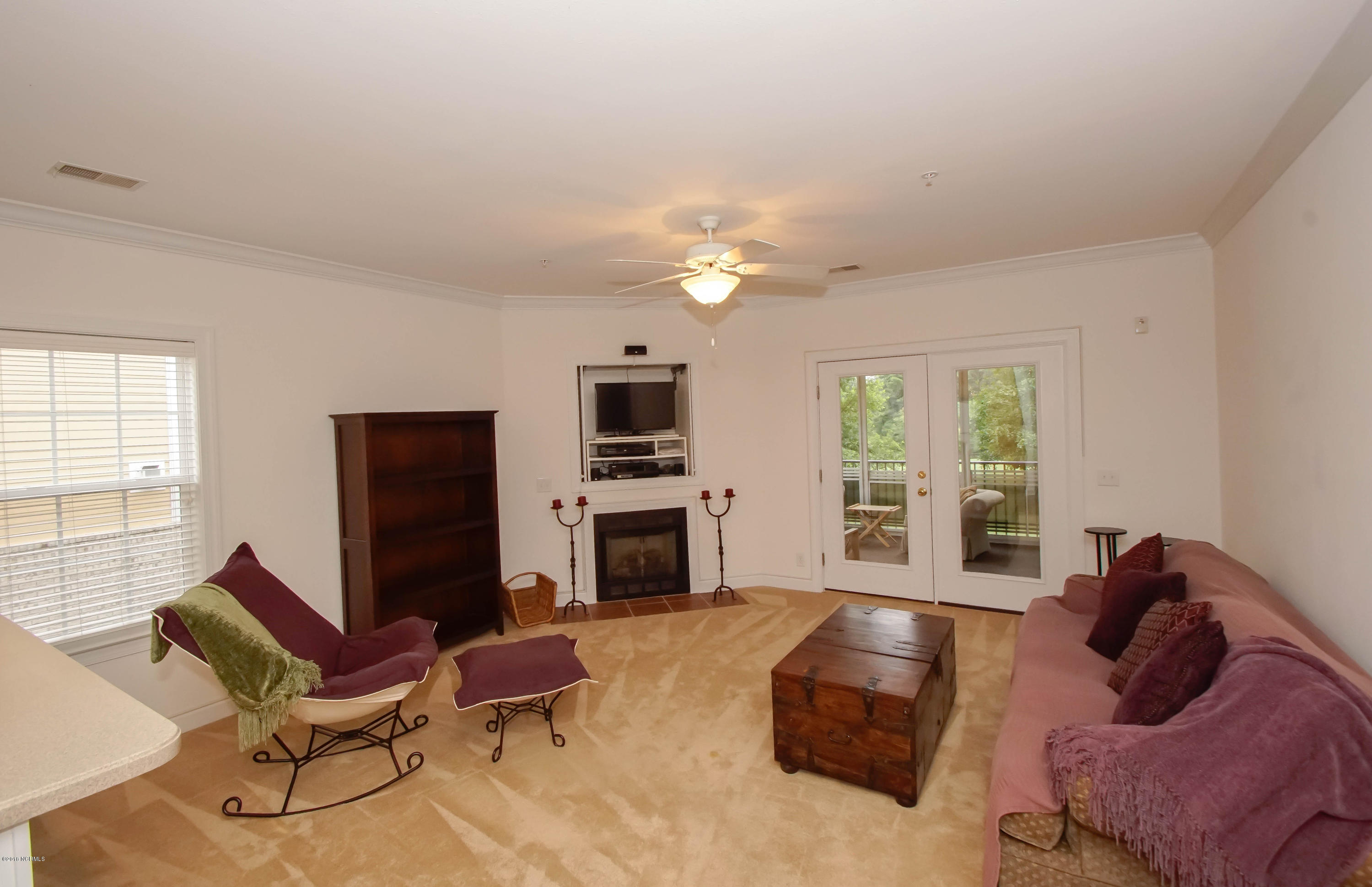 186 Clubhouse Road, Unit 3 Sunset Beach, NC 28468 - Photo 11 of 35 Living Room