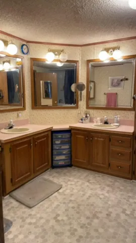 $219,900 | 1535 Killdeer Road, Howard, KS 67349