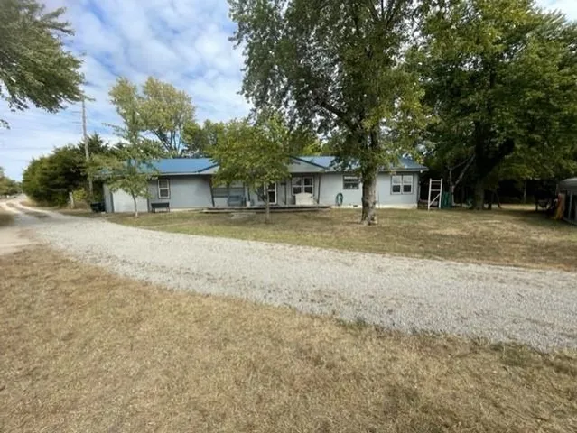 $219,900 | 1535 Killdeer Road, Howard, KS 67349