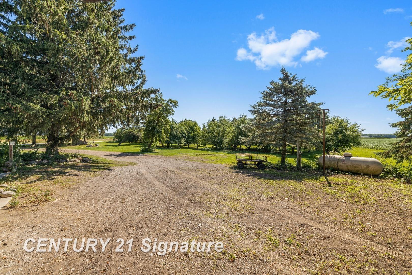 4750 East Kent Road Freeland, MI 48623 - Photo 4 of 44