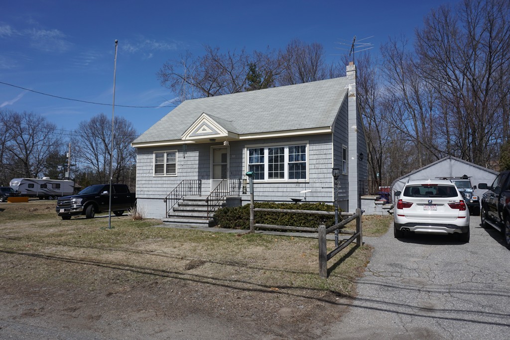 32 Crosby Road Dracut, MA 01826 - Photo 2 of 28 Gallery Image 2