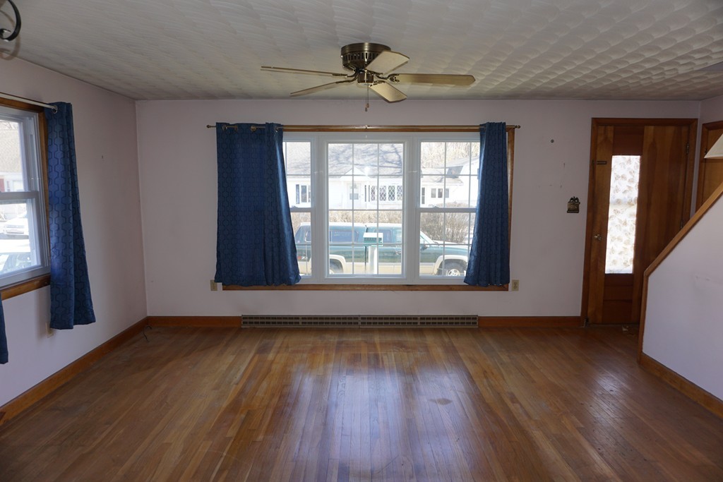 32 Crosby Road Dracut, MA 01826 - Photo 3 of 28 Gallery Image 3