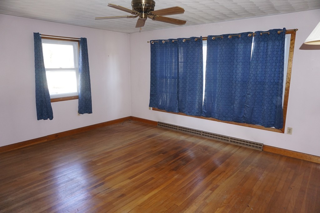 32 Crosby Road Dracut, MA 01826 - Photo 4 of 28 Gallery Image 4
